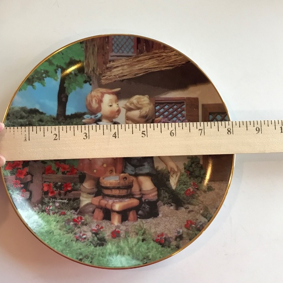 M.J. HUMMEL Plate Decor Squeaky Clean Danbury Mint  8” Round - Picture 6 of 8